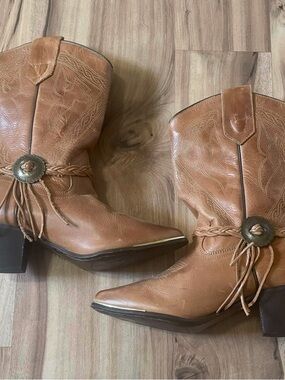 Vintage style Oak Tree Farms Boho Western Boots - Leather with Concho & Fringe 8